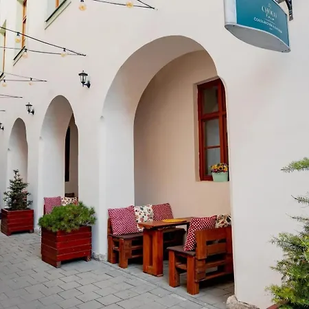 Premier & Heart Of Downtown & Parking Included & 12 Pm Checkout Trnava