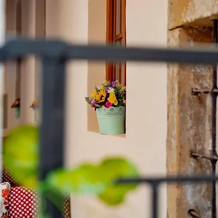 Premier & Heart Of Downtown & Parking Included & 12 Pm Checkout Trnava