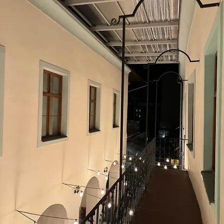 Premier & Heart Of Downtown & Parking Included & 12 Pm Checkout Lejlighed Trnava