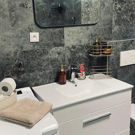 Klimatizovany City Apartment & Centrum Mesta & Parkovanie Garaz & 12 Pm Checkout Lejlighed Trnava