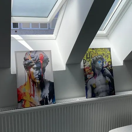 Premier & Heart Of Downtown & Parking Included & 12 Pm Checkout