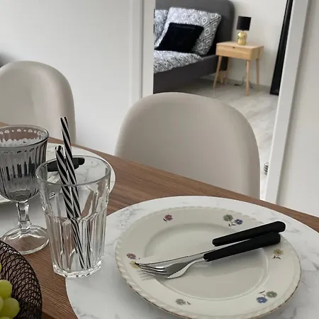Klimatizovany City Apartment & Centrum Mesta & Parkovanie Garaz & 12 Pm Checkout Lejlighed *