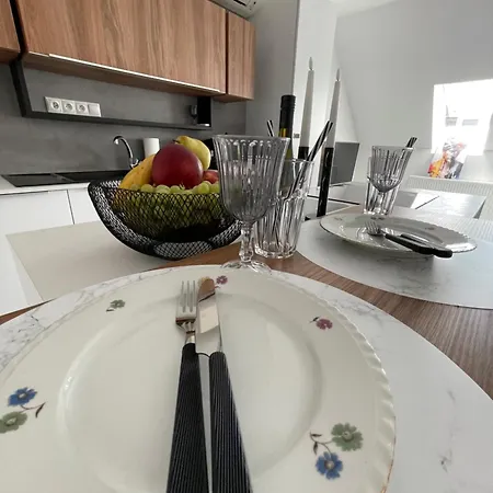 Klimatizovany City Apartment & Centrum Mesta & Parkovanie Garaz & 12 Pm Checkout Lejlighed *